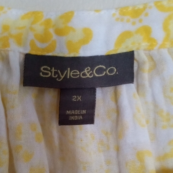 Yellow and White Floral Scoop-Neck Blouse - Picture 6 of 6